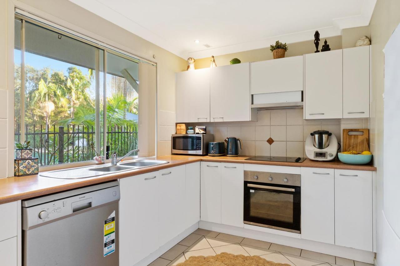 Treetops Lakeside Apartments Teluk Byron Bagian luar foto