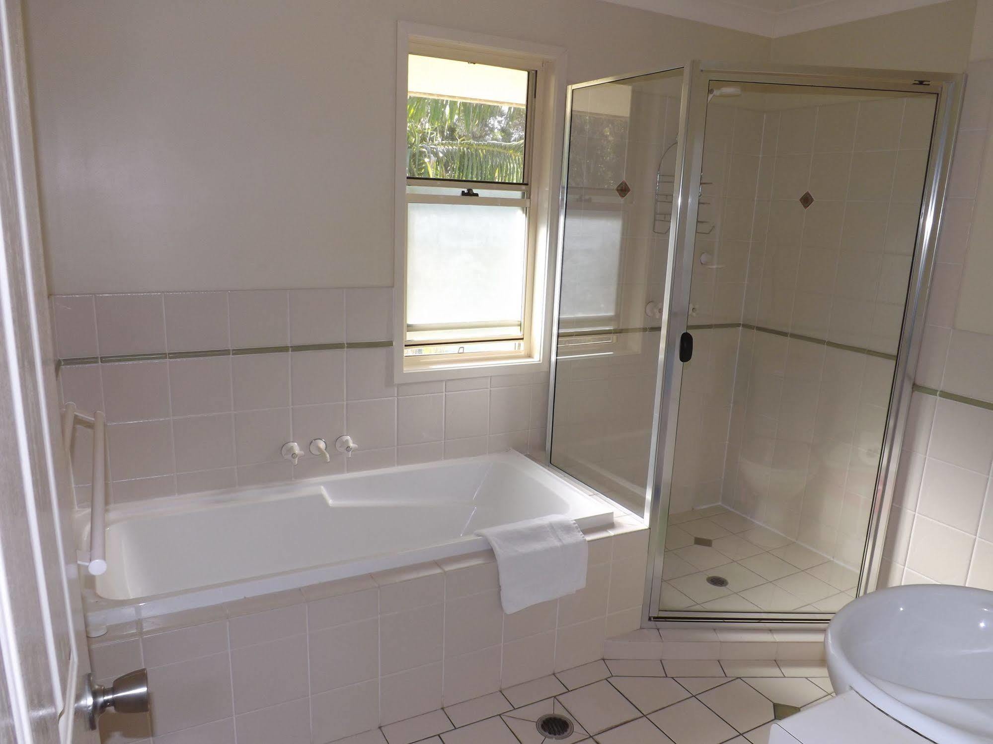 Treetops Lakeside Apartments Teluk Byron Bagian luar foto